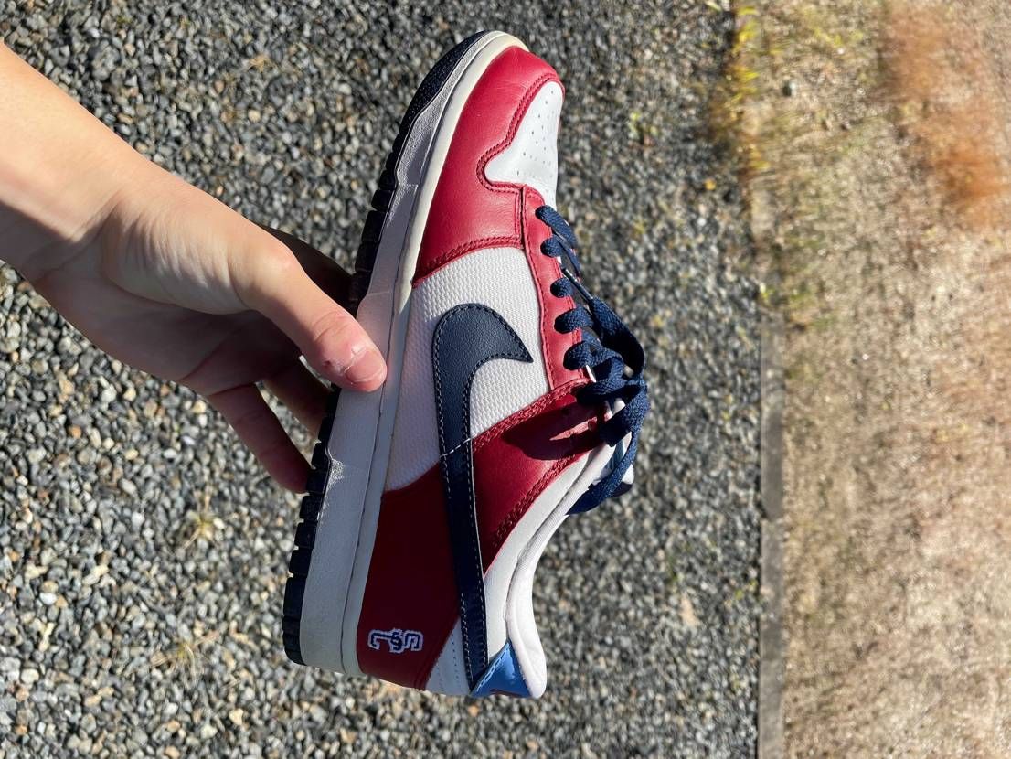 スニーカーヘッズのみなさん教えてください！このスニーカーって