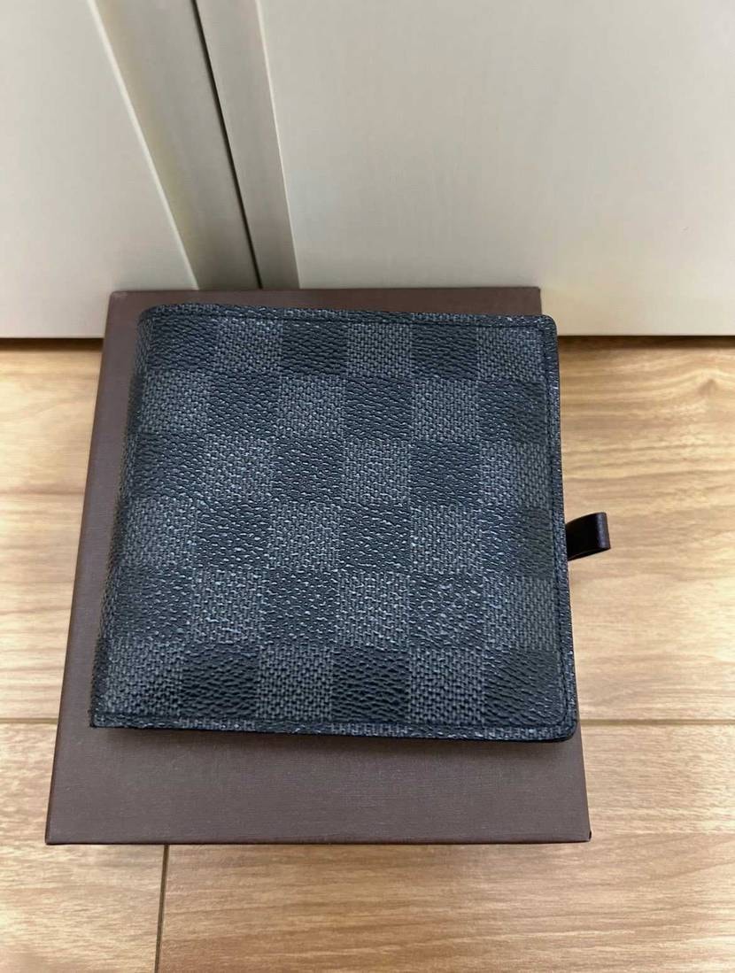 ルイヴィトン 財布　
中古欄出品中 クーポン利用できます。