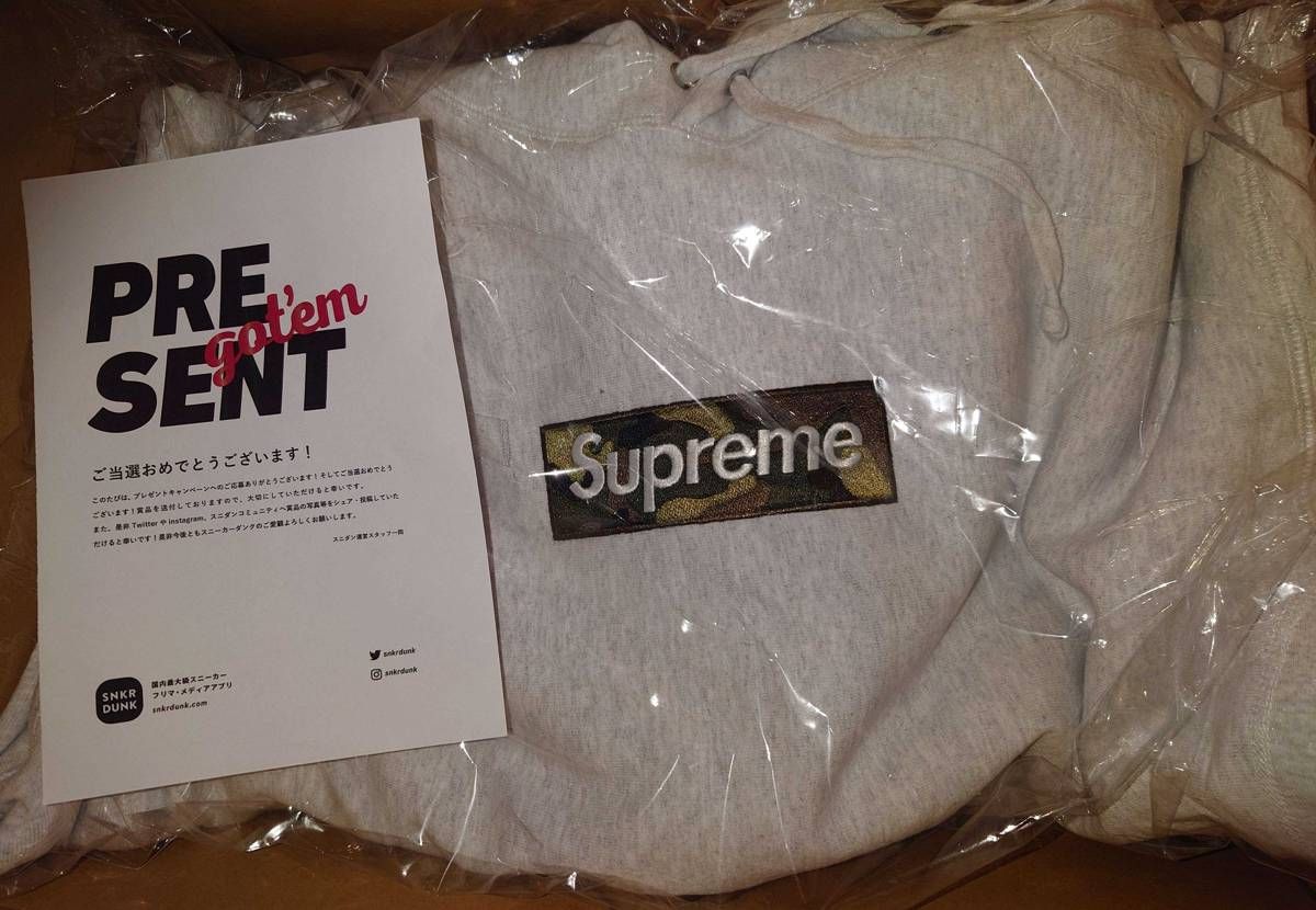 スニダンからクリスマスプレゼント（抽選の定価購入😁）が届きました🎁
色迷いまし