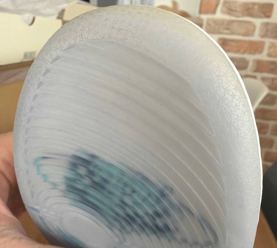 スニダンで届いて箱開けたらこんな汚れと日焼けの黄ばみが鑑定通るって...やばいで