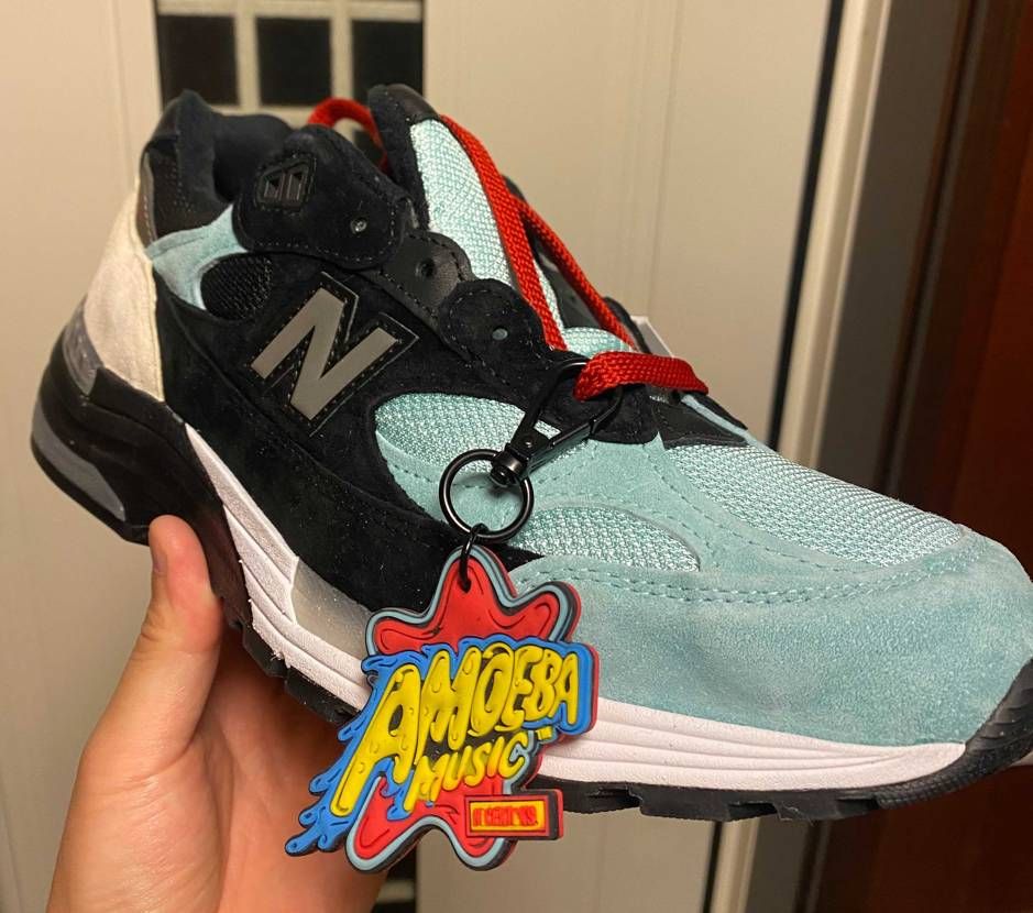 先ずは片割れのこちらが届きました🔥
赤紐で履きこなせる服が無いので余ってた同色