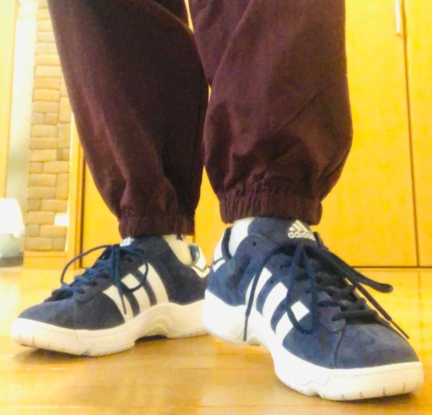 最近はnikeやreebokばかりでしたが この色合いとシンプルな感じに惹かれて