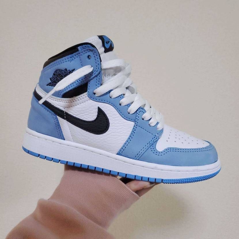 やっぱり白紐可愛い！