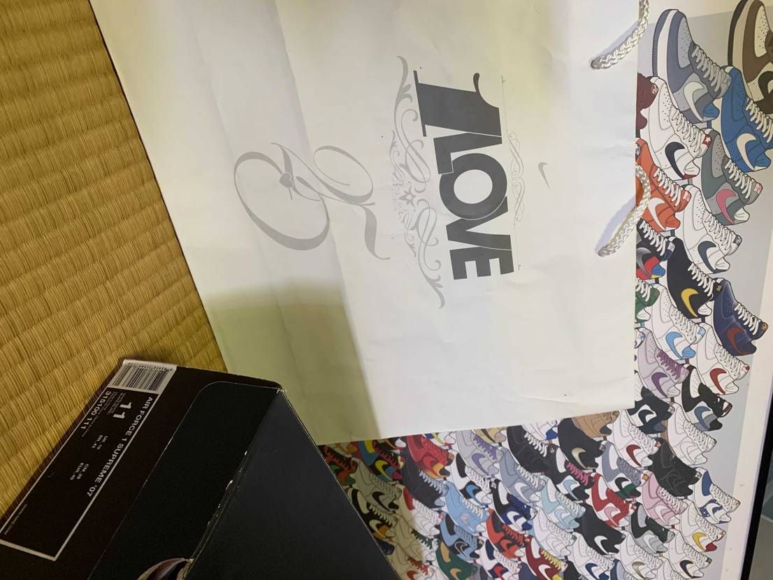 どうしても気になり投稿致します。
写真のAIR FORCE