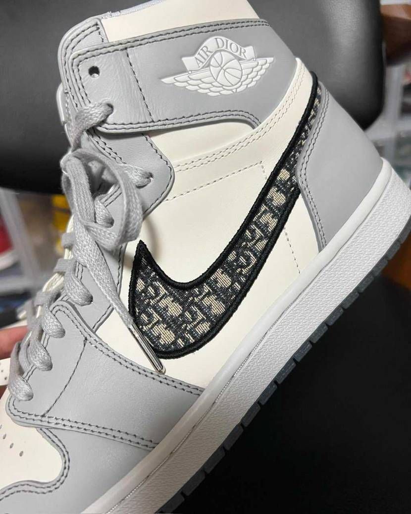 ついにいってしまいました😎

ジョーダン1のデザインをD