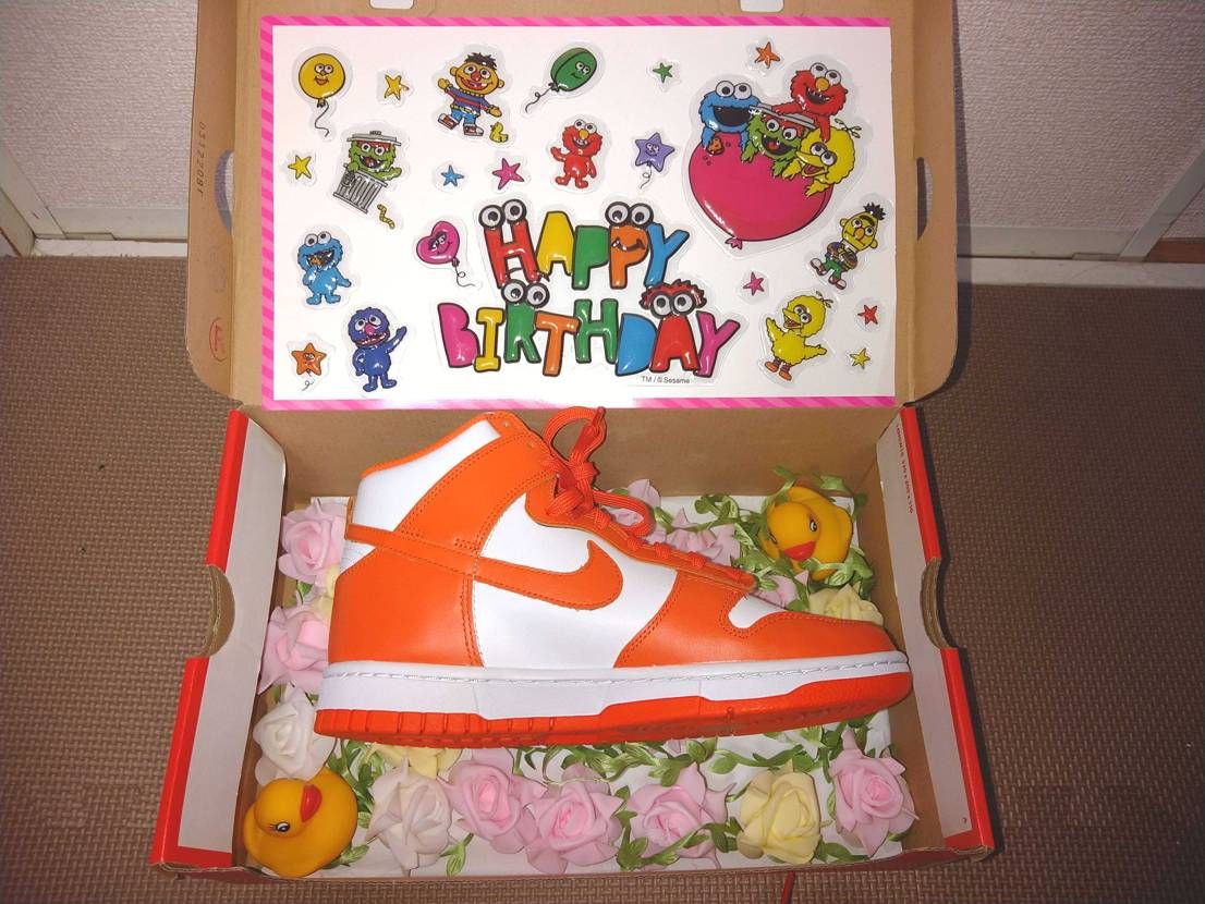 お誕生日プレゼントで購入。
キレイなオレンジ色で、自分も欲しくなる。