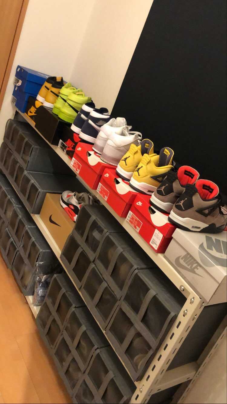 スニーカー整理の為、
業者用のラック置いたら、
結構サイズ良いですよ。