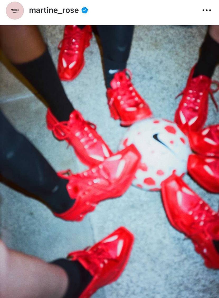 Travisの裏でMartine Rose × NIKE SHOX 
ゲリラ販