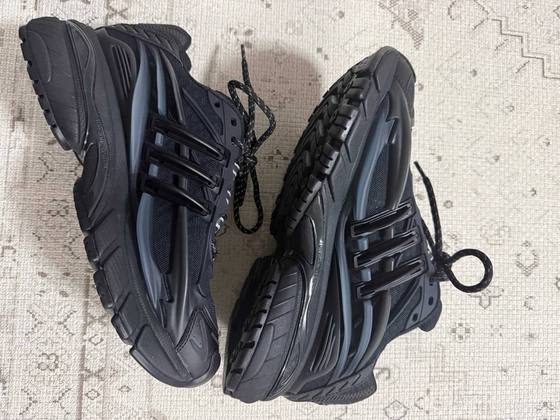 トリプルブラック、めちゃくちゃかっこいいですやん
ボリューム、履き心地完璧です