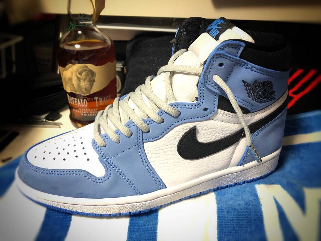 眺めながらウイスキー呑んでます。
スエード以外をWOLYのクリームで保護しまし