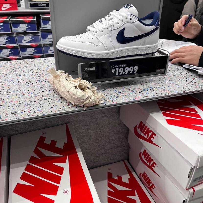 新春アウトレット🎍
ナイキ人多すぎてなかなか見れなかったけどAJ4とか85ある
