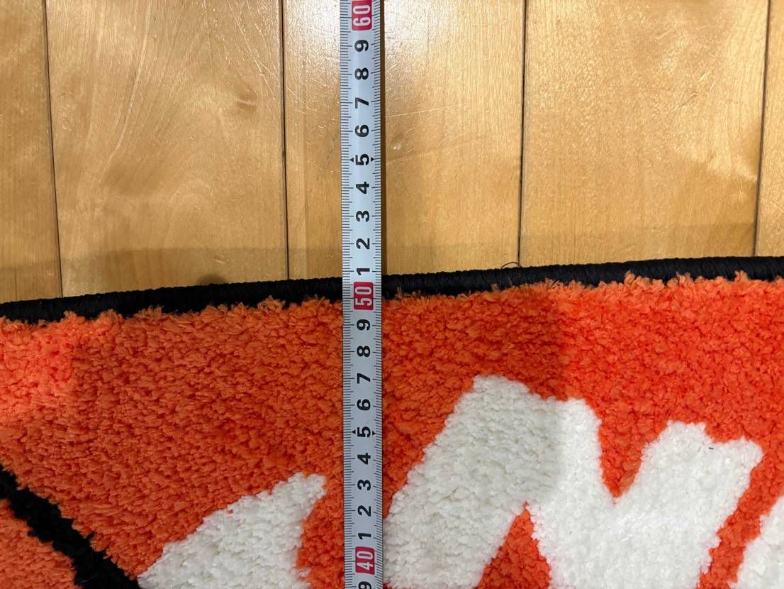 既に出てますが…
よくわからないタグは裏から糸を切れば綺麗