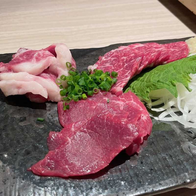 y(出品者)