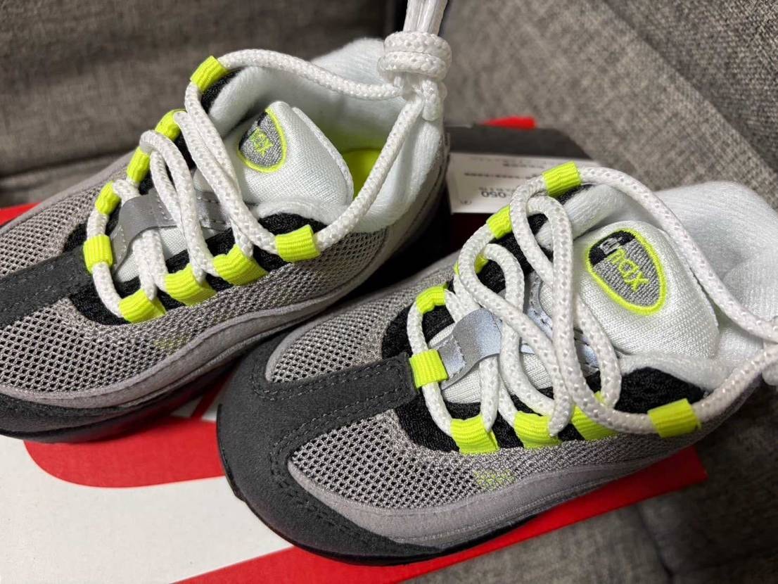 自分のイエグラ受け取りに入ったABCマートに
子供に履かせたかったイエグラ発見