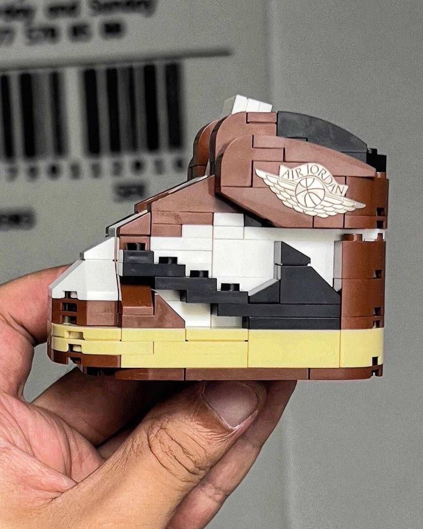 NIKE Air Jordan 1 x Travis Scott mini