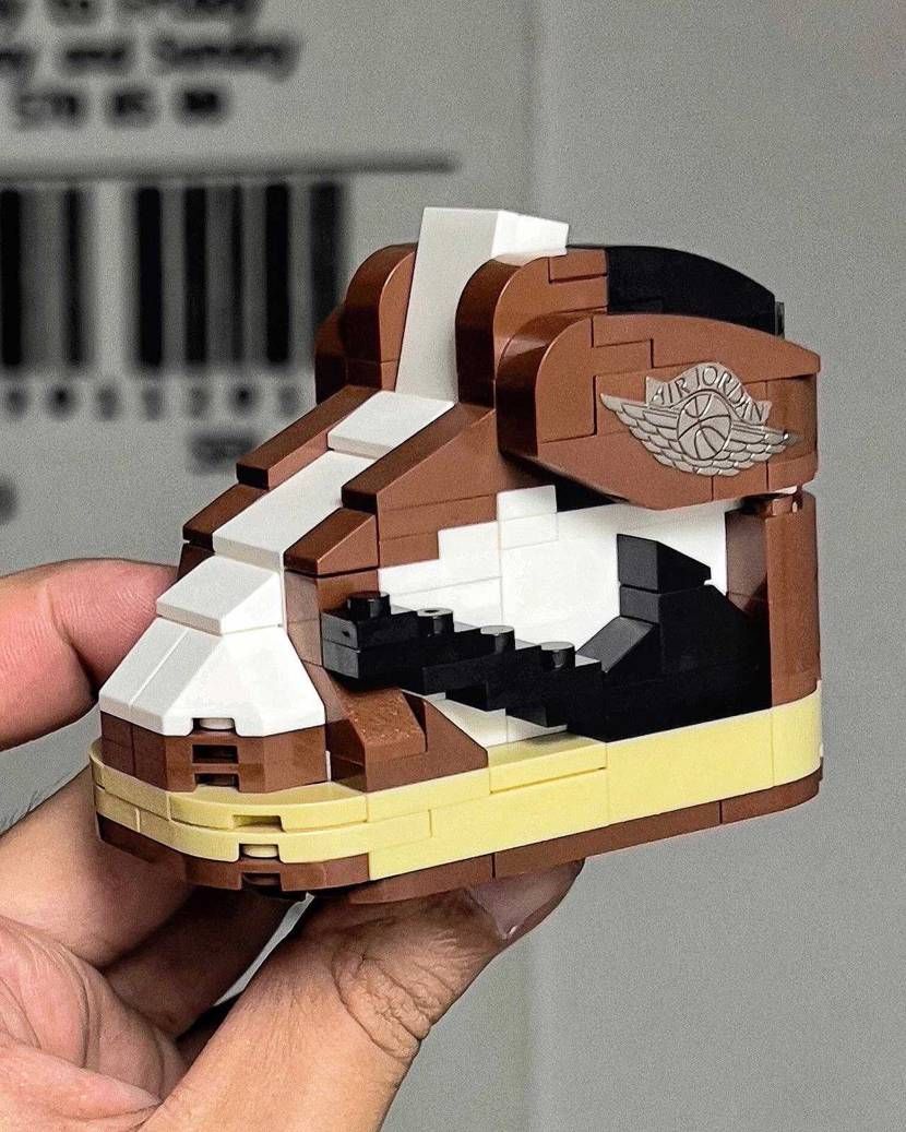 NIKE Air Jordan 1 x Travis Sco