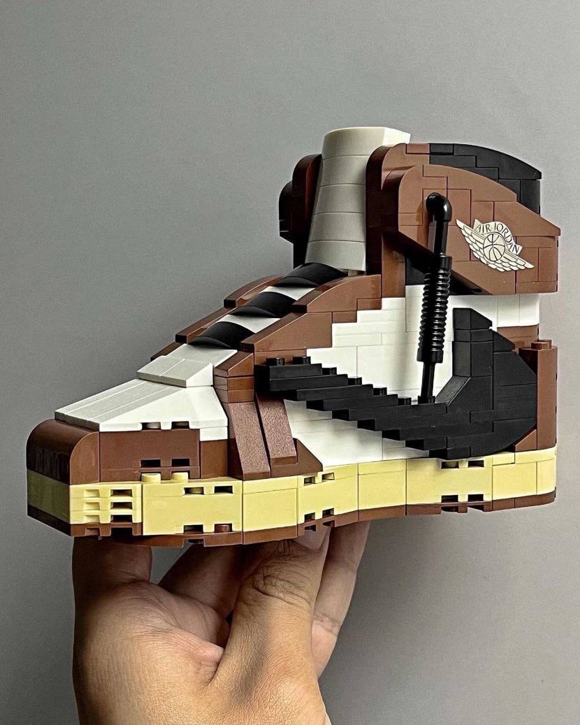 NIKE Air Jordan 1 x Travis Scott