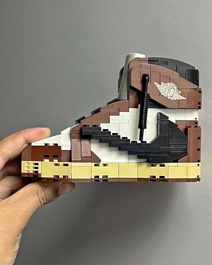 NIKE Air Jordan 1 x Travis Sco