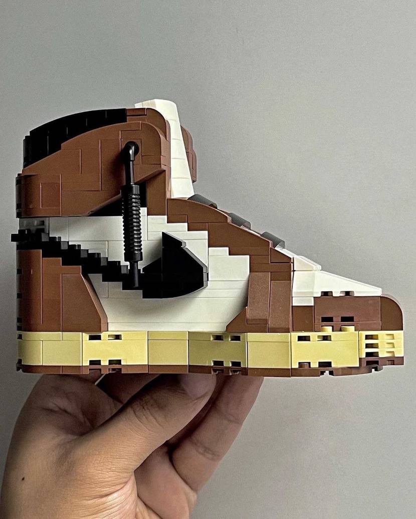 NIKE Air Jordan 1 x Travis Sco