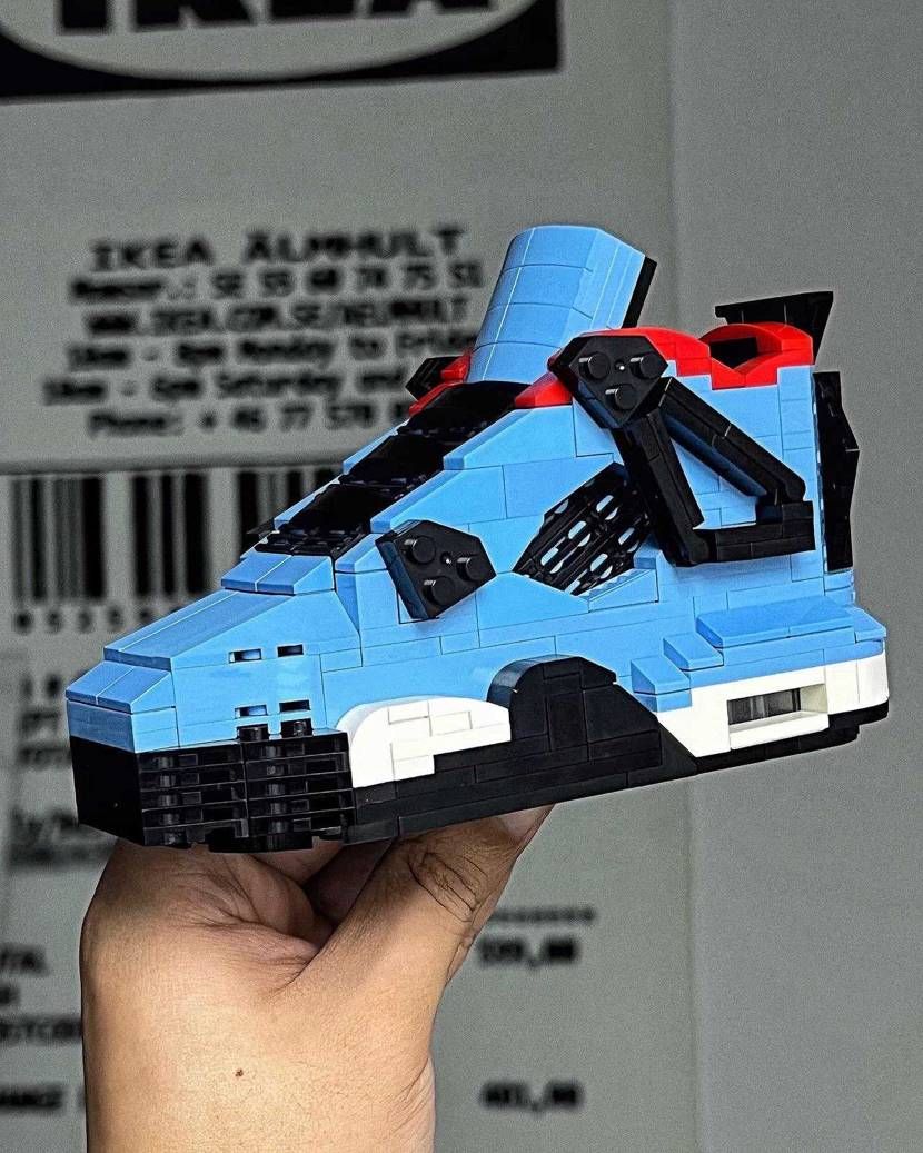 
Travis Scott × Nike Air Jordan 4 Cactu