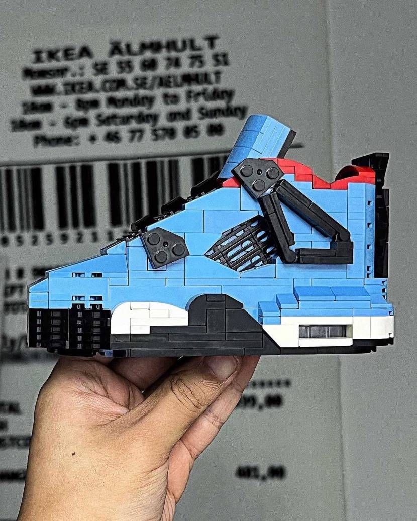 
Travis Scott × Nike Air Jord