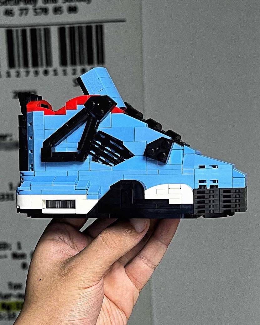 
Travis Scott × Nike Air Jord