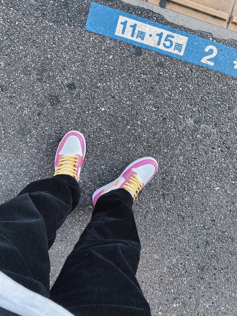 死者の日×コーデュロイパンツ
このカラーはやっぱたまんないな