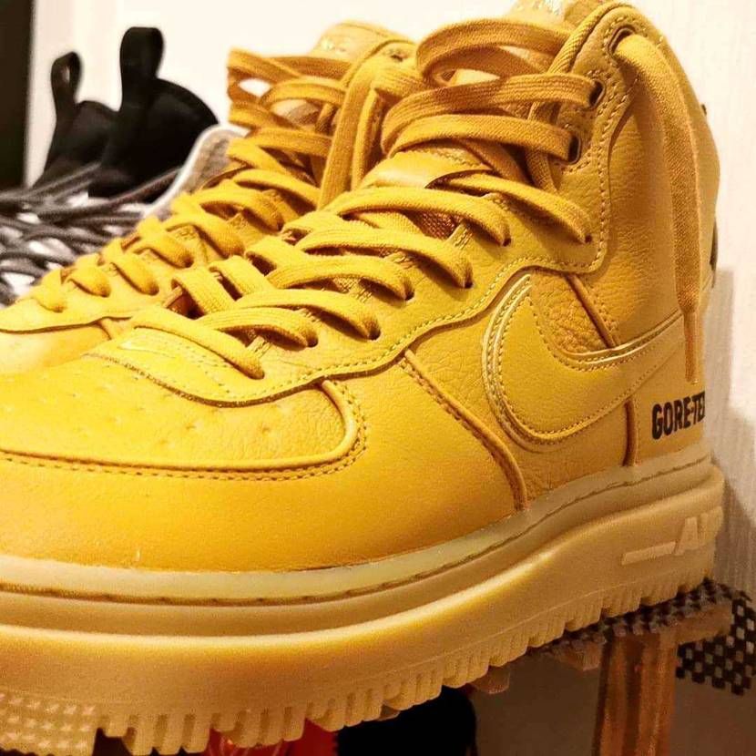 自分横が大きくてAJ1のマイサイ28なんですが、28は横が少し狭くて、29を購入