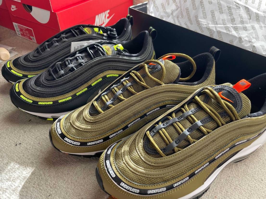 NIKEよりネダバ到着!
そして遅れてブラックも届いて2種