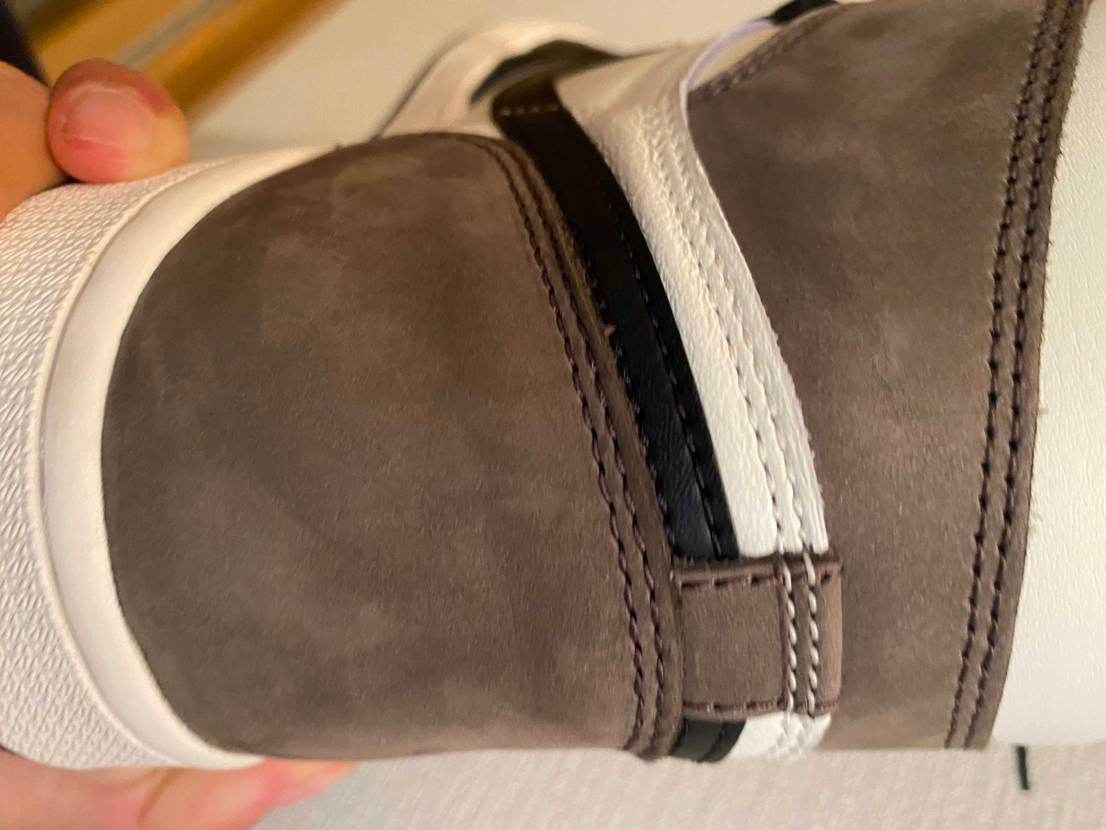 NIKE エアジョーダン1についての質問です
 
 最近スニーカーを集め始め