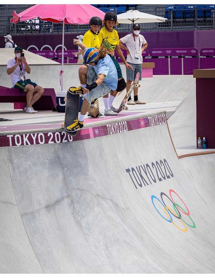 オリンピック
このスニーカーは？
教えてください。おねがいします。