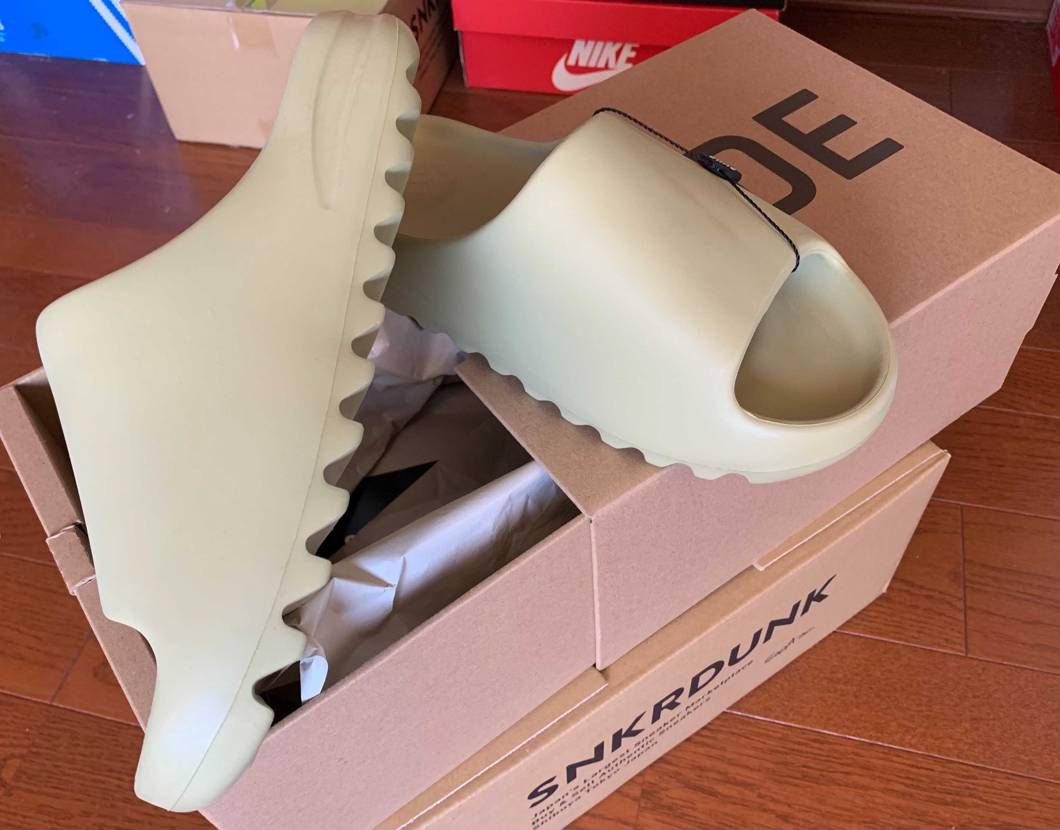 本日、adidas YEEZY SLIED届きました!
届く前は投稿で2cmア