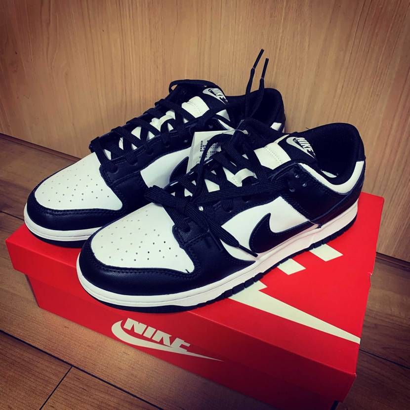 zozoから到着。前回は外箱がズタボロだったけど今回は綺麗な良品が届いた。
白