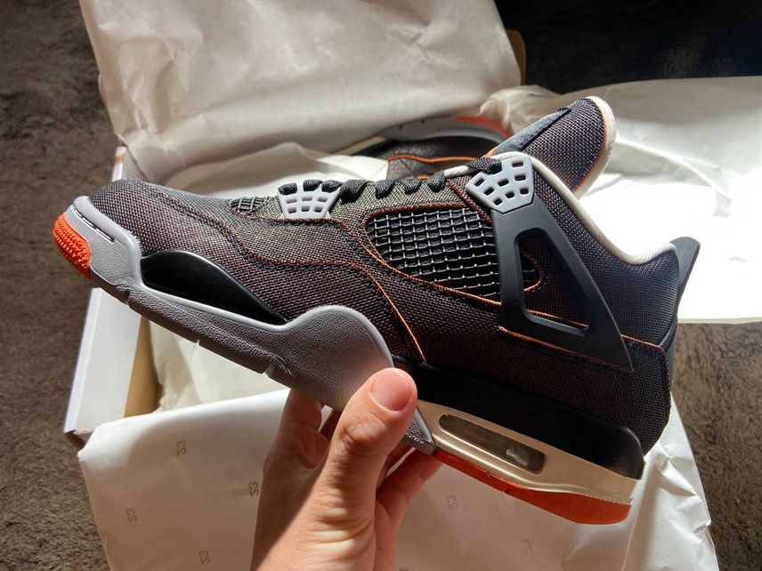 sizeで抽選当たったやつがやっと届いた👟
やはり箱はボコボコ🥲関税も合わ