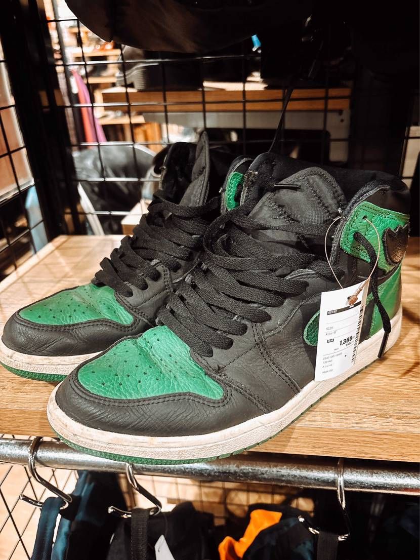 履き潰されてボロボロになって1,400円でセカストで叩き売られていたパイングリー