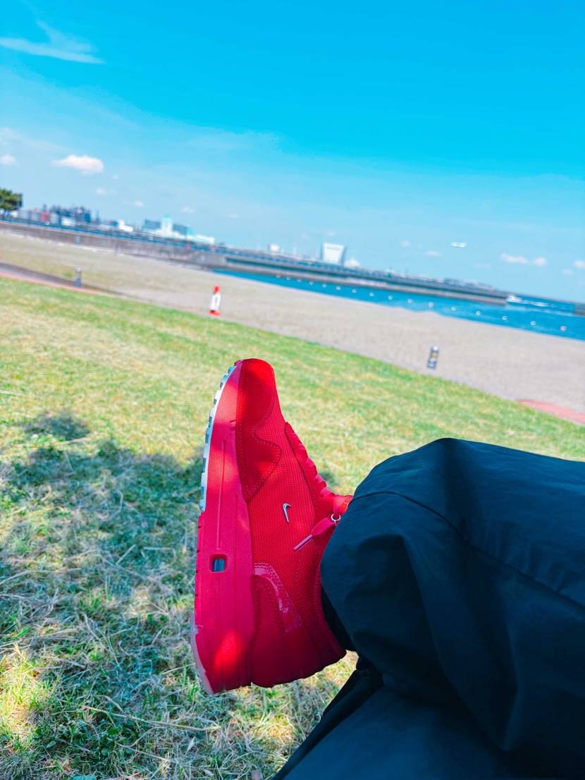 人生初めてのラーショを食べ、
その後は人気の少ない浜辺でベンチを立て、
チル