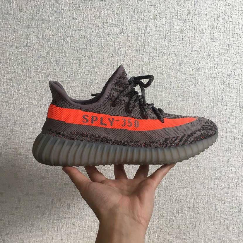 4年前に初めてプレ値で買ったスニーカー
yeezyシリーズにはモデルとカラーが