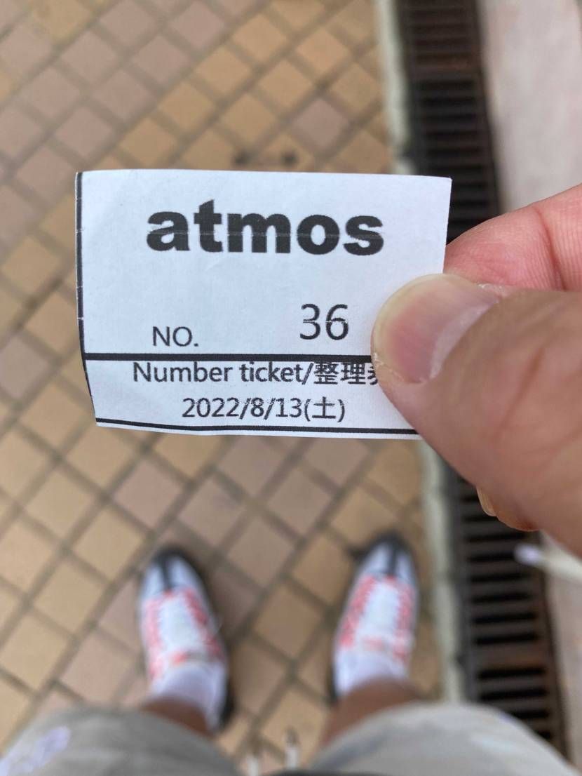 抽選へ向かう電車内でスニーカーズゲット🎯
現場で参戦するも