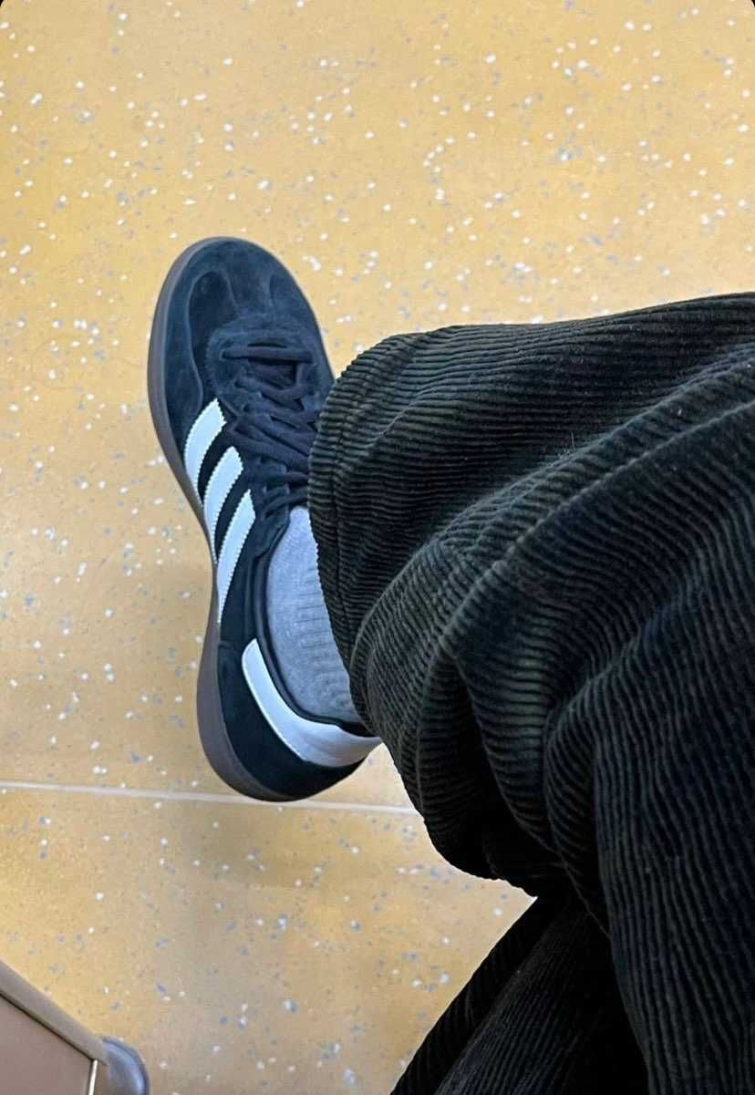 こちらのスニーカーの名前教えてください！