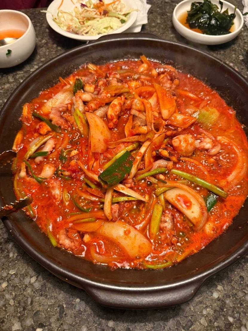 ソウル出張のついでにSupreme Seoulで購入！
余裕の在庫で日本とほぼ