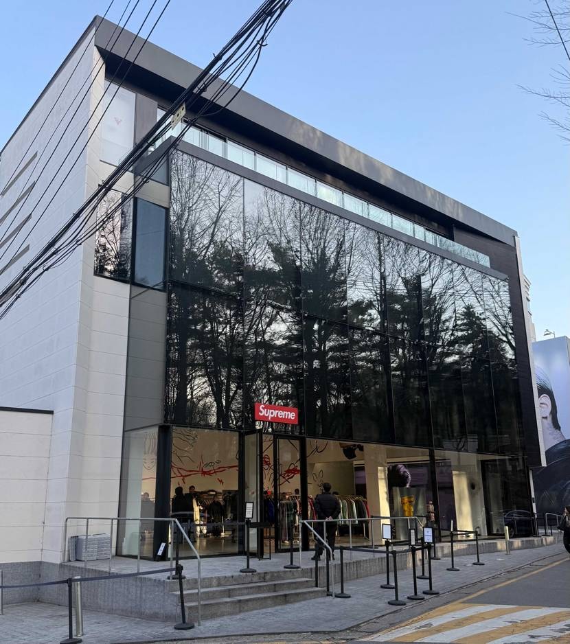 ソウル出張のついでにSupreme Seoulで購入！
余