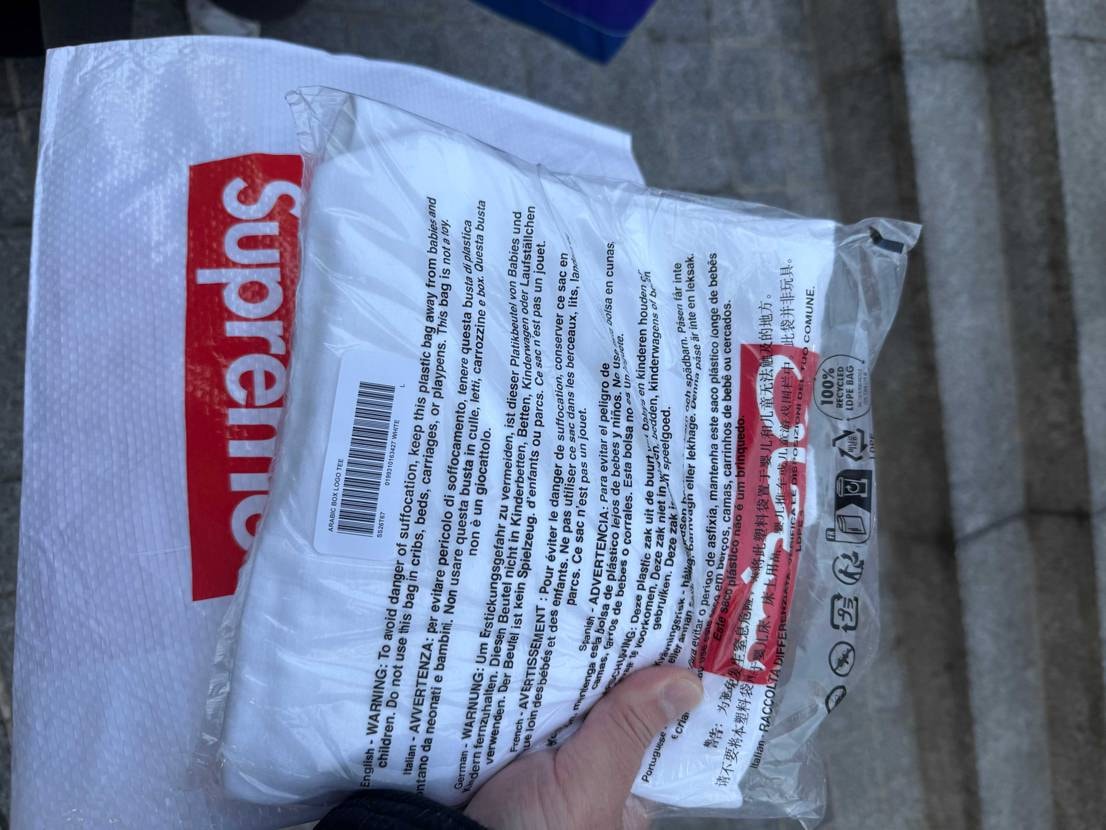 ソウル出張のついでにSupreme Seoulで購入！
余