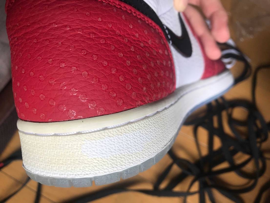 こんなふうに黄ばんでるんですけど、原因わかる方いますか？治し方なども分かれば教え