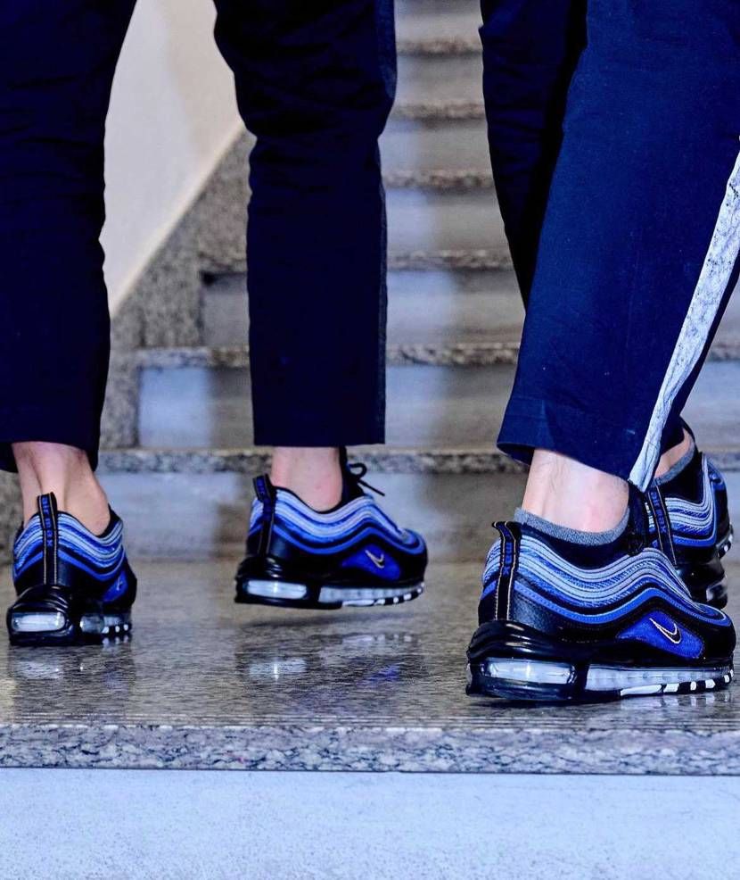 とあるサッカーチームのエアマックス97です。
どこのチーム