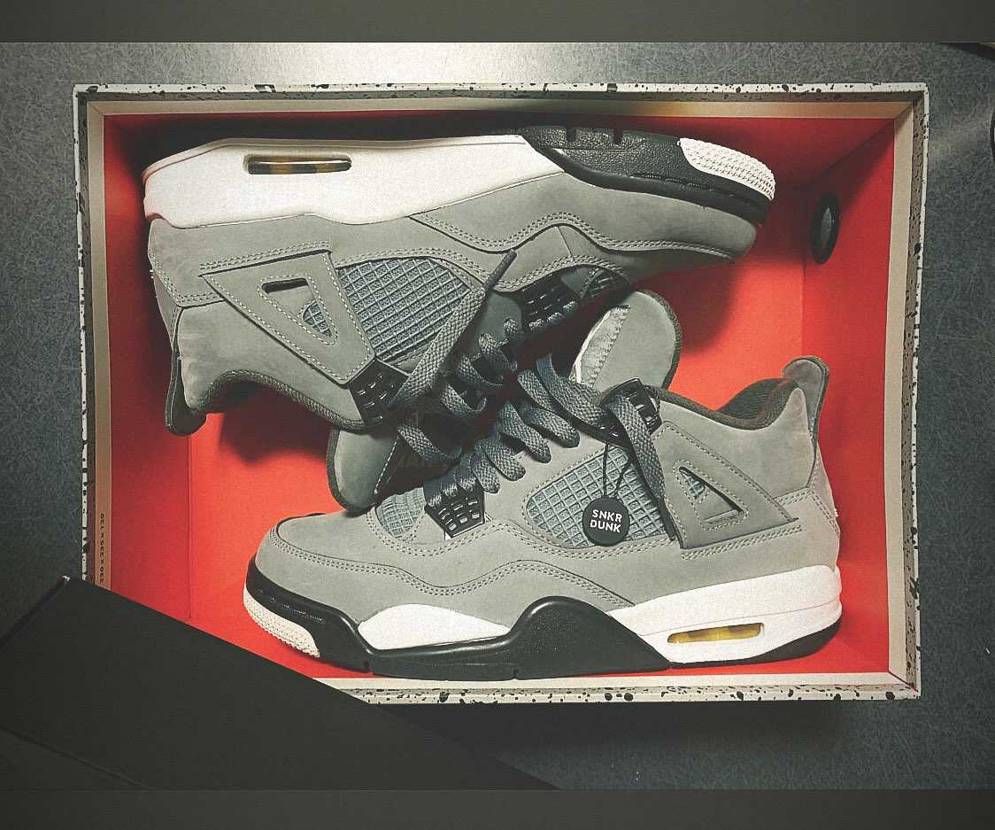 AJ4  Cool Gray
tiktokで履いてるのみて一目惚れして購入。