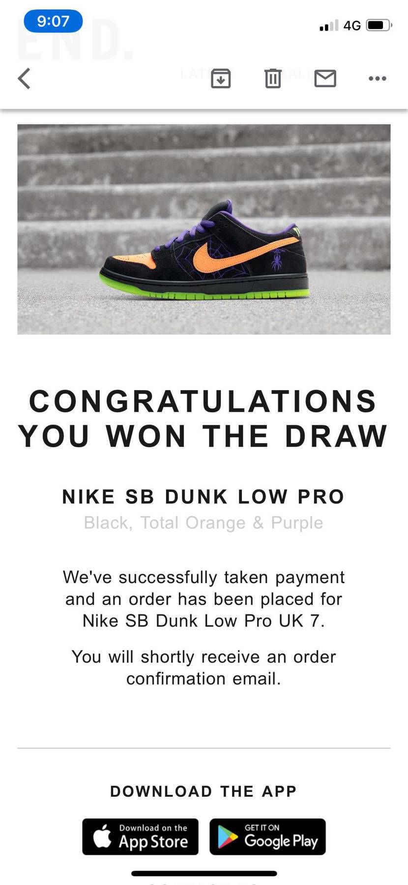 SNKRSエラーの連続　→ 完売
からの
END．　CONGRATULATI