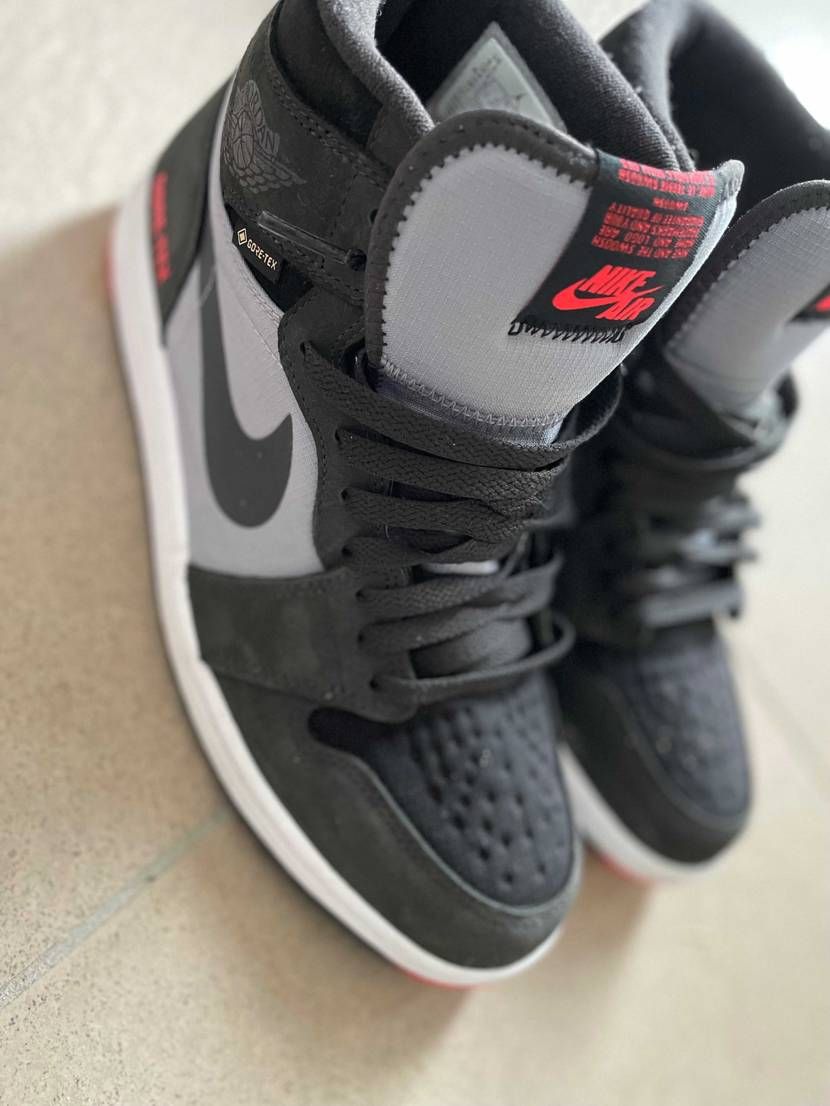 洗車や散歩に重宝すると思って初めてゴアテックスAJ1買ったのですが、マイサイなの