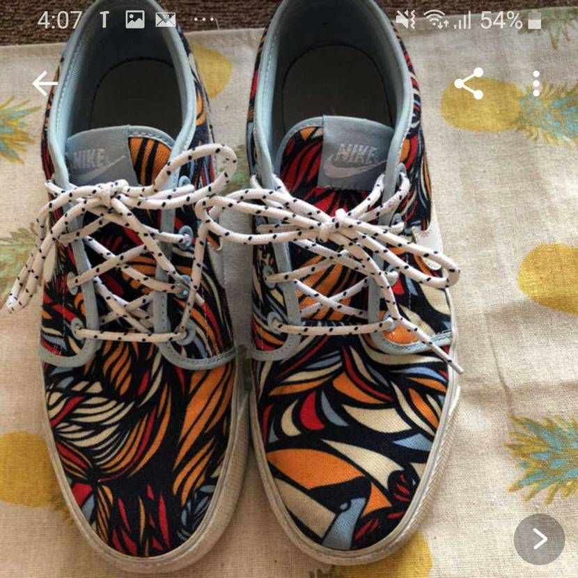 すいません、このスニーカーの名前わかる方いますか？  レディーススニーカーっての