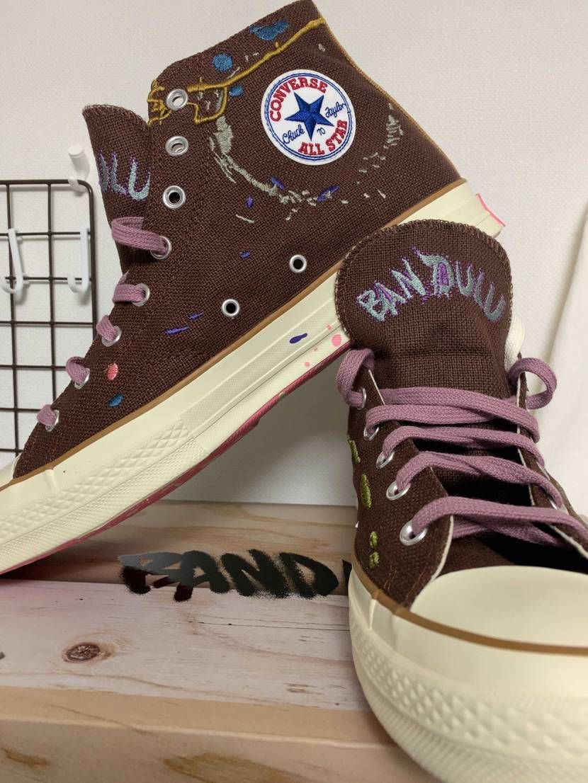 刺繍が細やかで惚れ惚れする。個人的にはチャックテイラーの方が