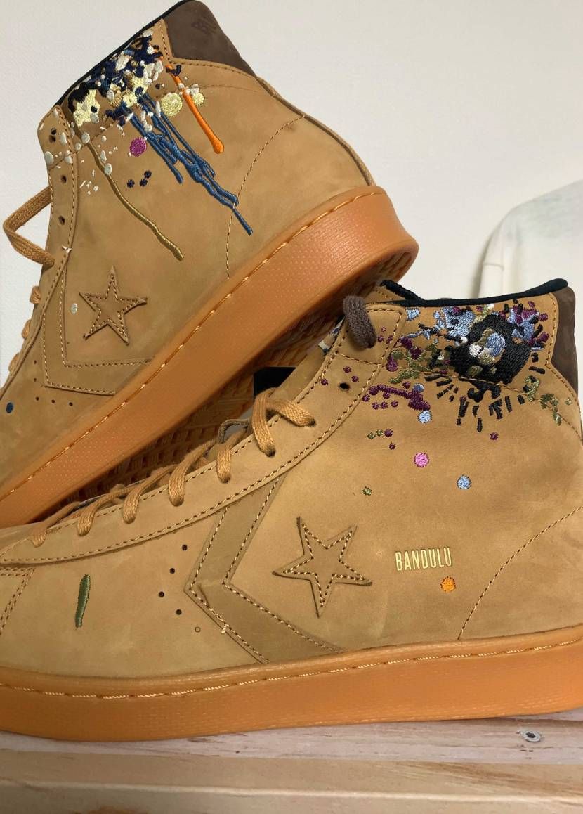 刺繍が細やかで惚れ惚れする。個人的にはチャックテイラーの方が